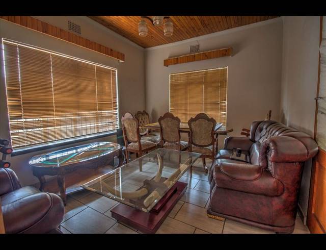 9 BEDROOM FREESTANDING FOR SALE IN KEMPTON PARK EXT 2